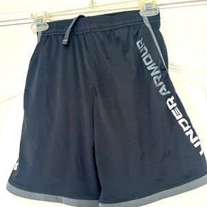 Under Armor Boys Youth Medium shorts